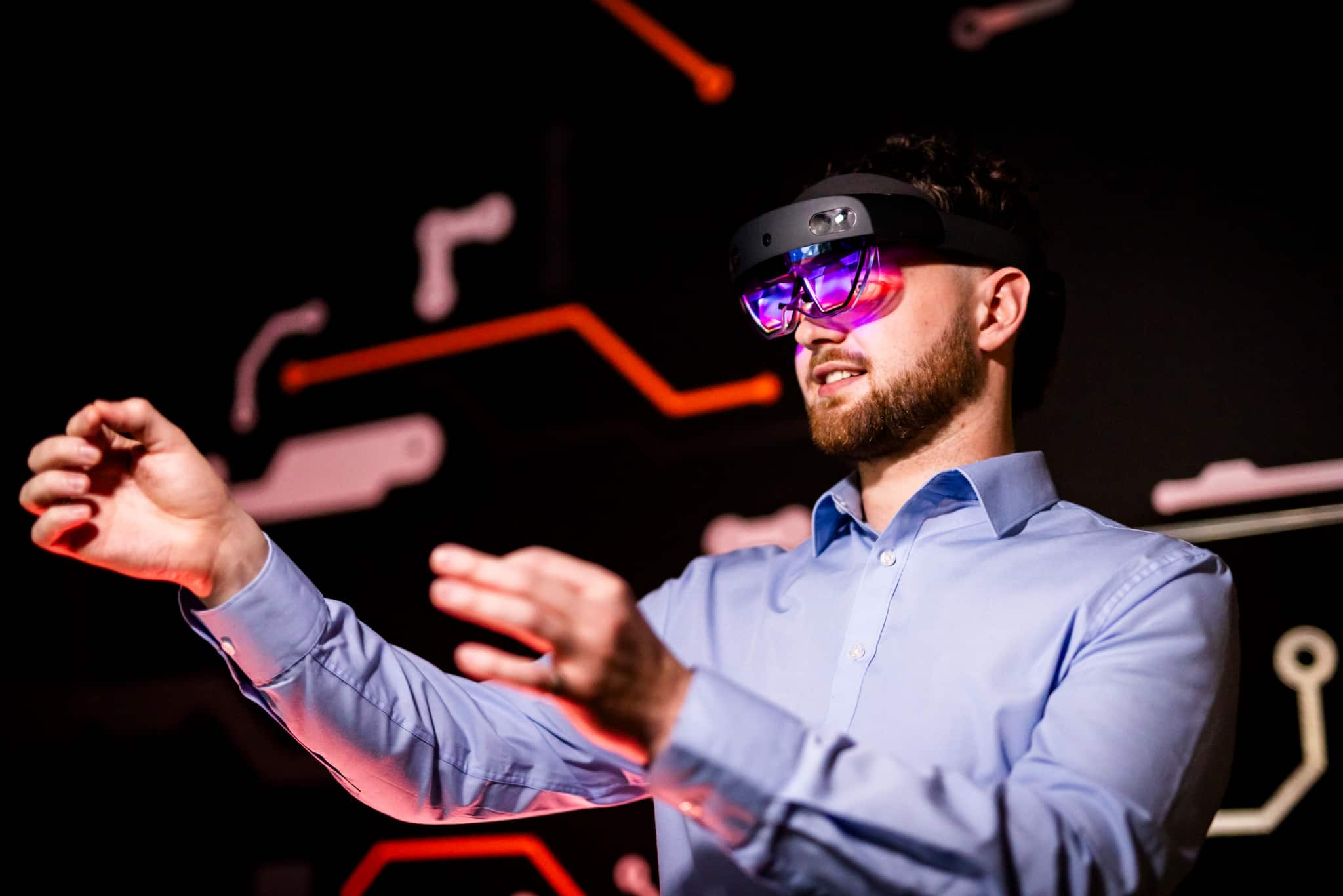 Employee interacting with 3D visualisation